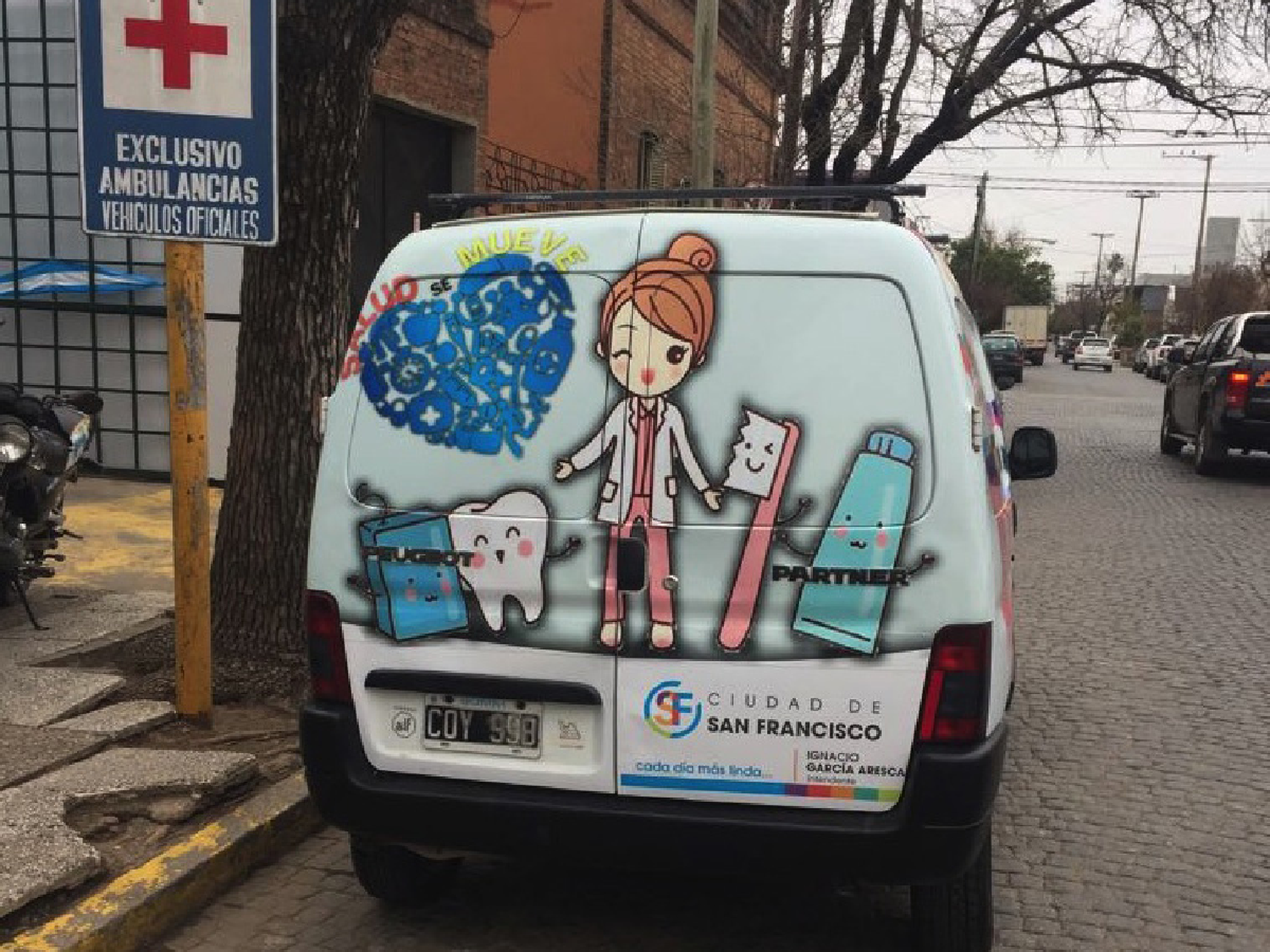 El Dentimovil sale a la calle a cuidar la salud bucal