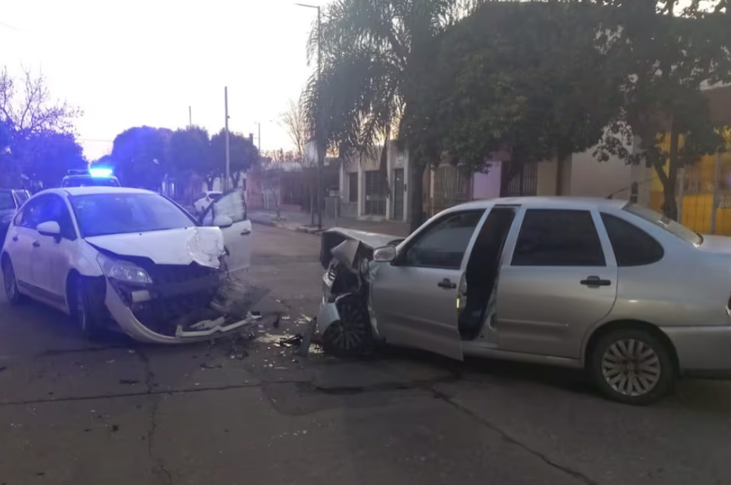 Además de los nenes, uno de los conductores resultó lesionado.