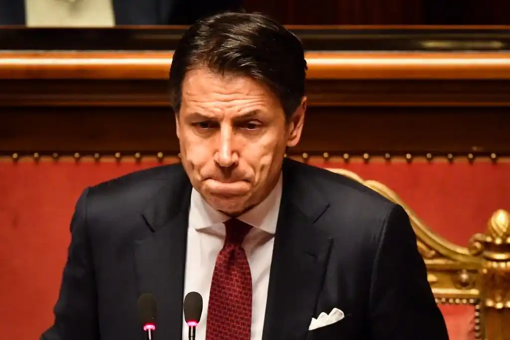 El primer ministro de Italia, Giuseppe Conte, presentó oficialmente su renuncia