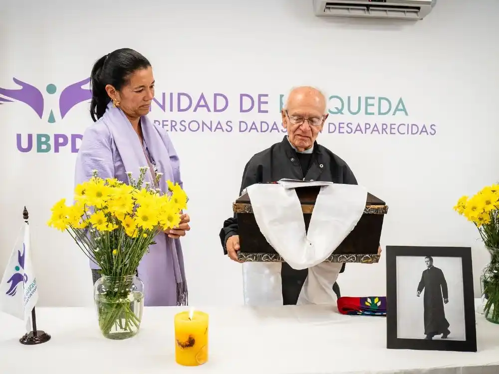 Entregan el cuerpo del padre Camilo Torres, conocido como 'el cura guerrillero'