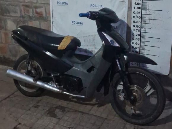 Recuperan una moto robada el año pasado: la conducía un menor de edad