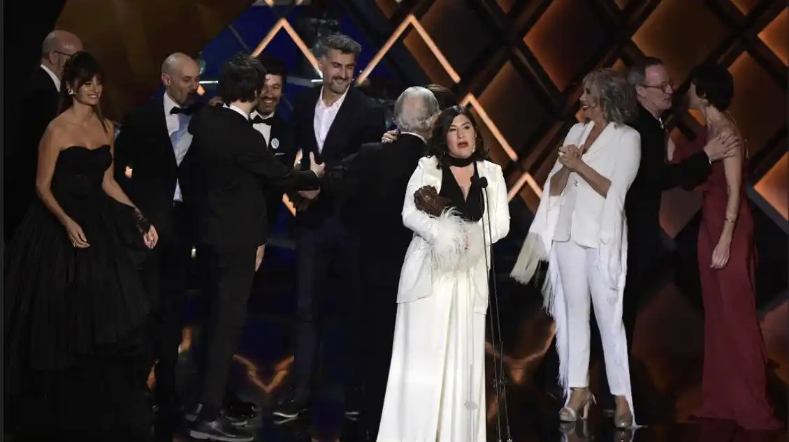 «As bestas» triunfa en unos Goya presididos por el recuerdo de Carlos Saura