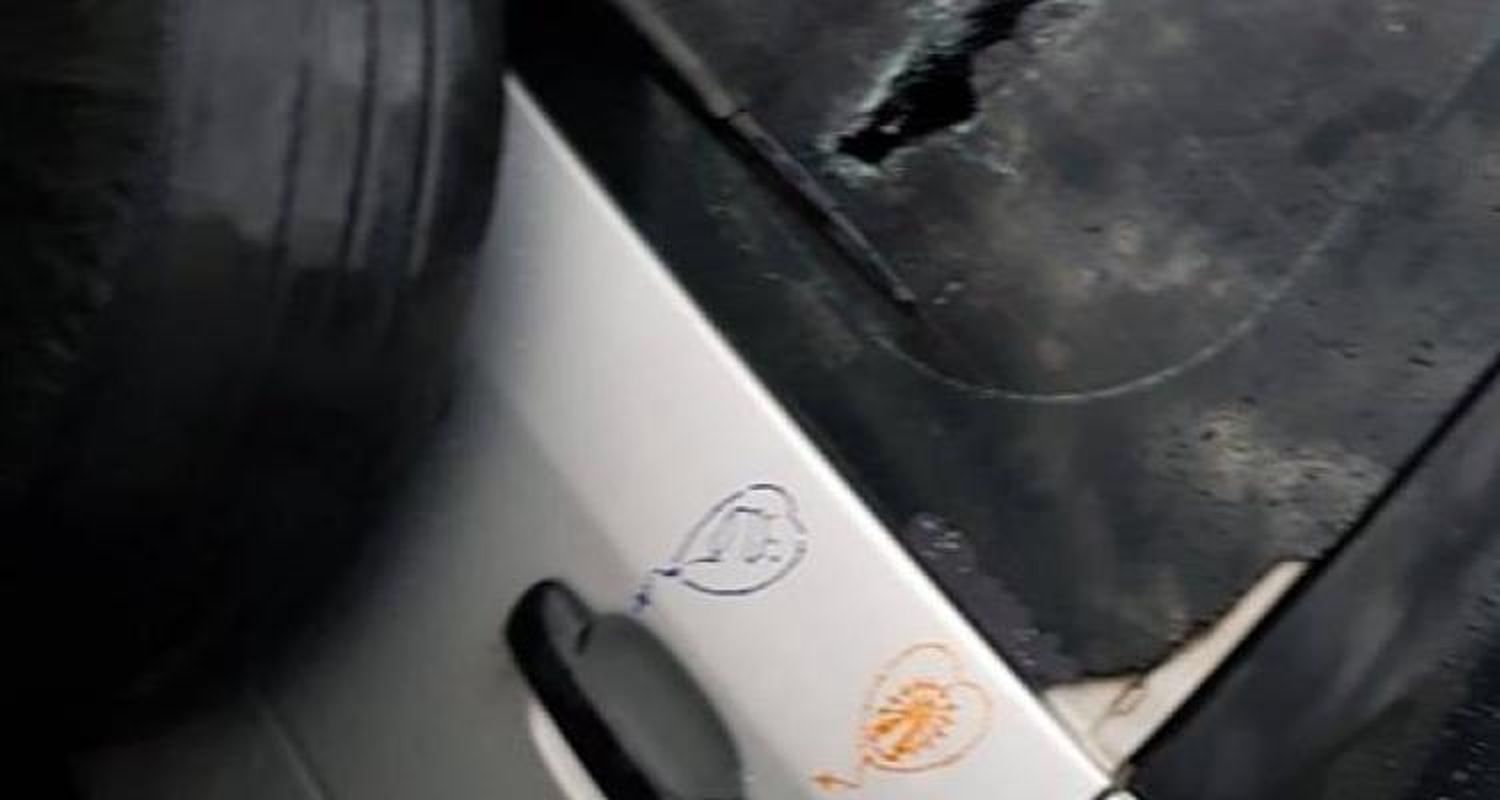 Viajaban en camioneta a La Salada, los chocaron para robarles, les dispararon y lograron salvarse