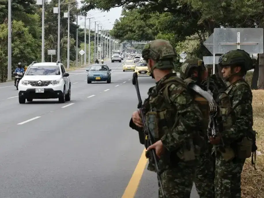 Ataques con drones y explosivos golpearon a Colombia tras la asunción de De la Espriella.