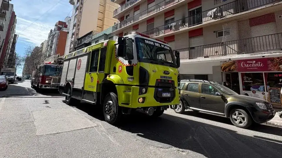 Incendio en un edificio de calle Las Heras: evacuaron a los vecinos y no hubo heridos