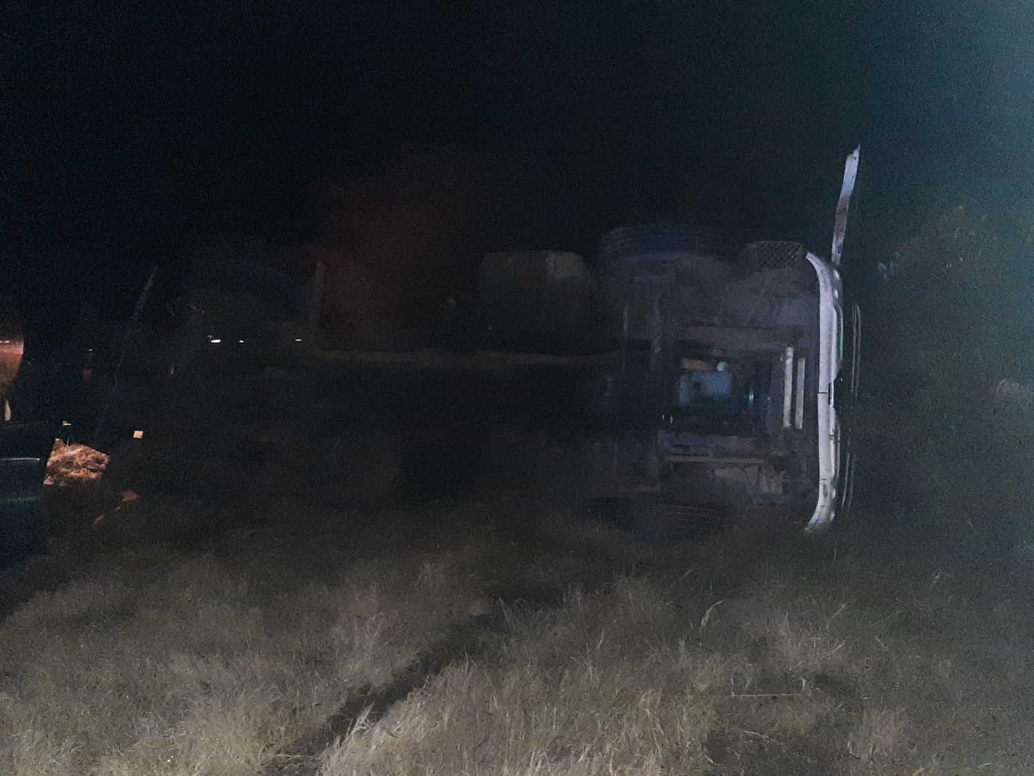 Volcó un camión cisterna que se dirigía a Gualeguaychú por la Autovía 12