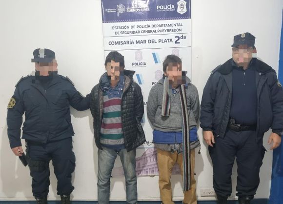 Caen dos ladrones de cables y caños de gas