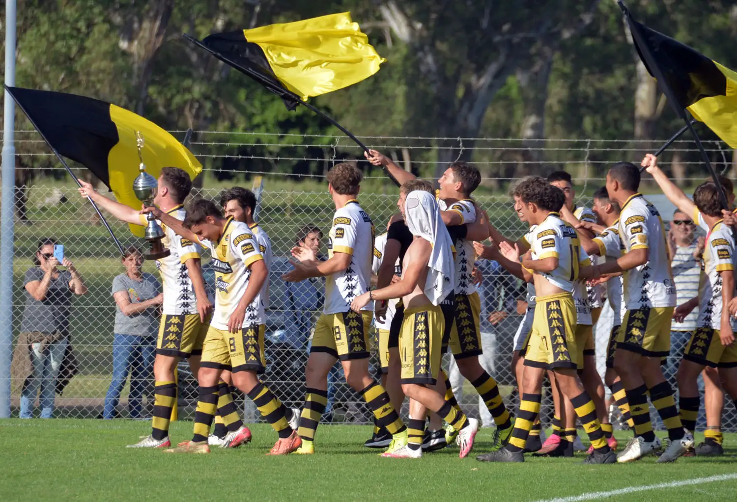 Santamarina festejó el título en su cancha.