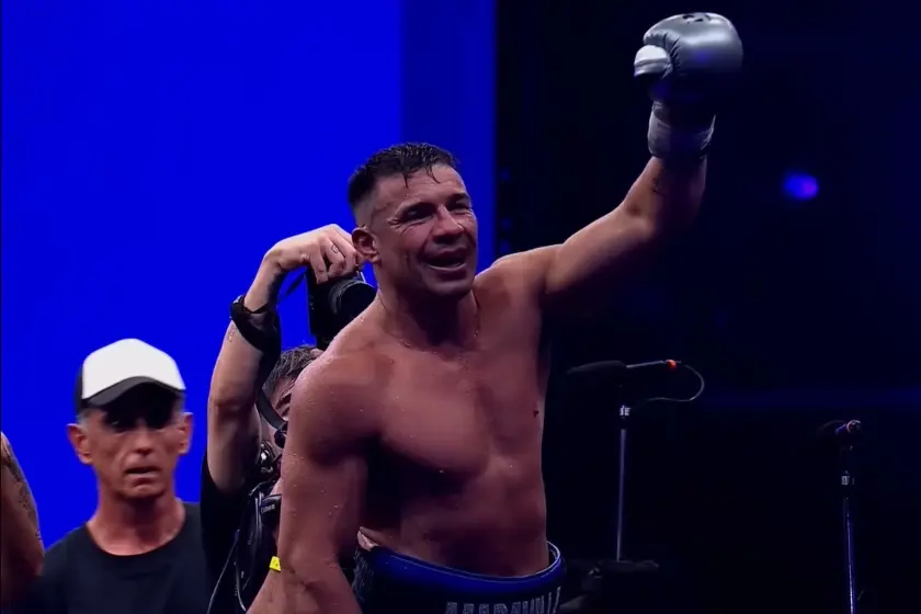 Maravilla Martínez volvió a boxear en Vélez y le ganó a un ex arquero del fútbol argentino
