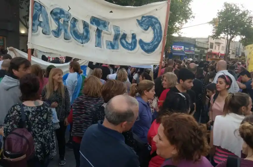 Se retomó la negociación entre el Ejecutivo y los municipales