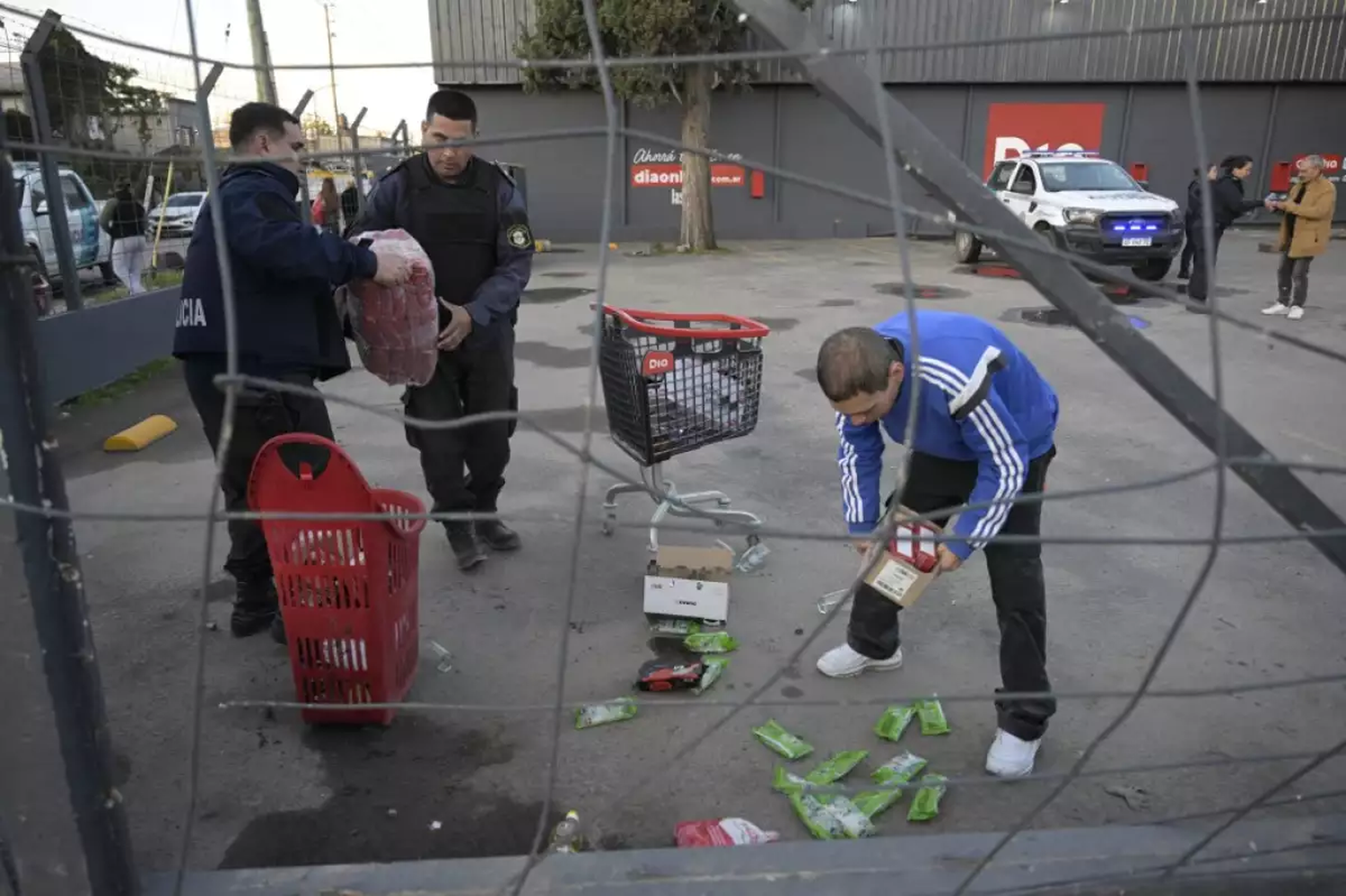 Las entidades que agrupan a los supermercados advirtieron que "no se debe permitir que pretendidos dirigentes sociales inciten a formar organizaciones delictivas".