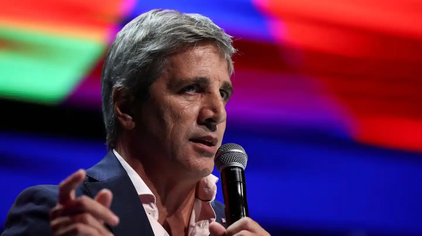 Caputo insistió en su análisis sobre el peso y el dólar tras la polémica generada el jueves.