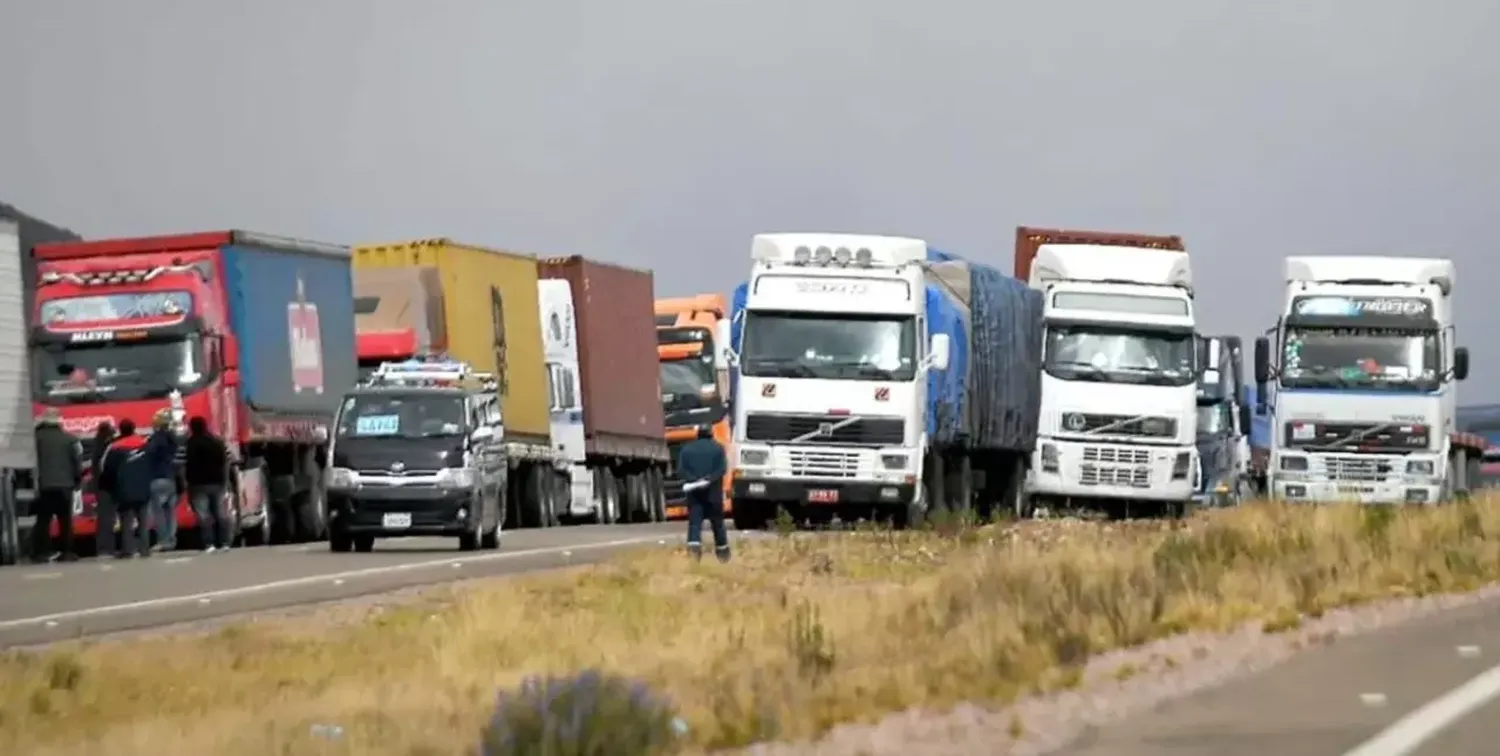 Continúa este jueves el paro de transportistas de carga 