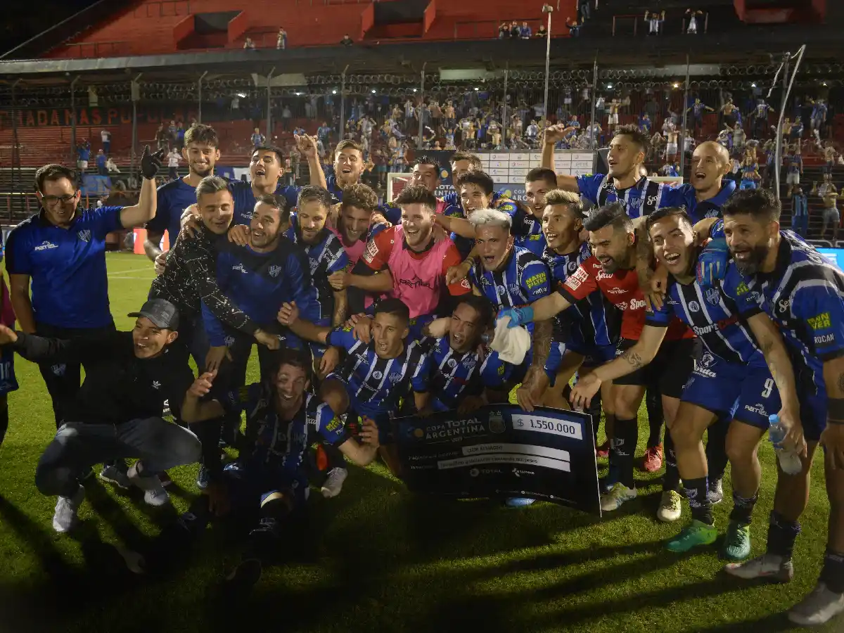 Almagro eliminó a Talleres y será rival de River 