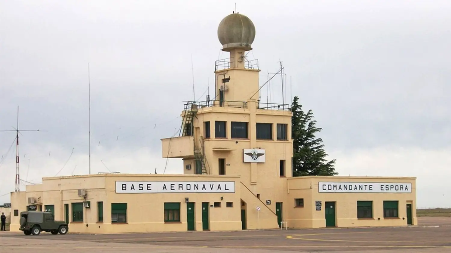 Violencia de género en Bahía Blanca: Policía atacó a cuchillazos a su ex y a su hija en la base aeronaval Espora 
