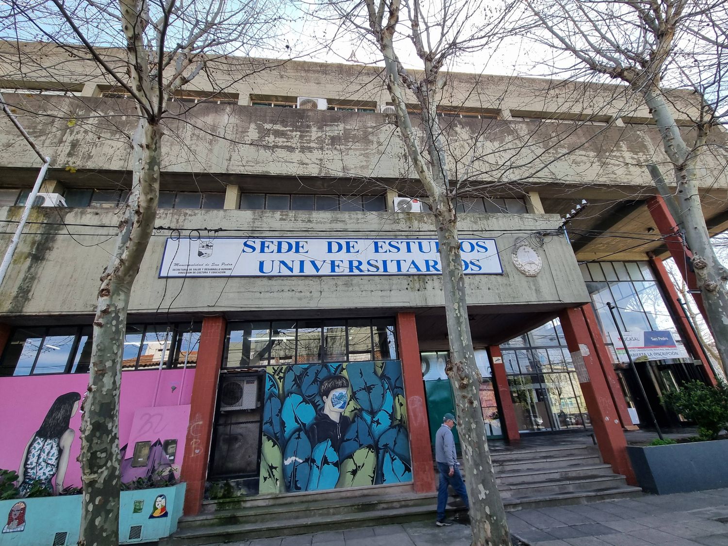 Decadente: así está el edificio comprado por los sampedrinos tras el desalojo del Centro Universitario
