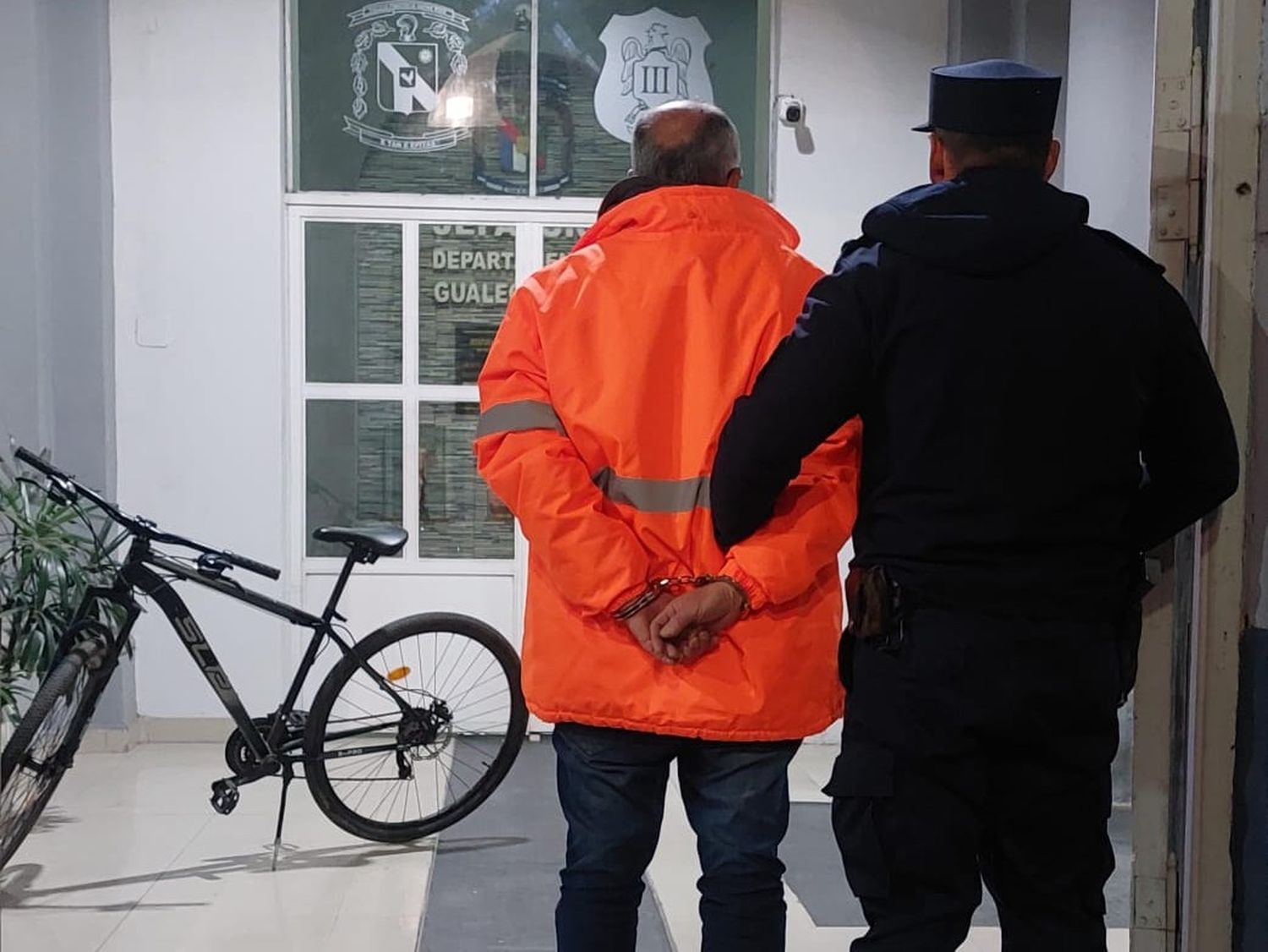La Fiscalía de Género ordenó la captura de un hombre de 56 años