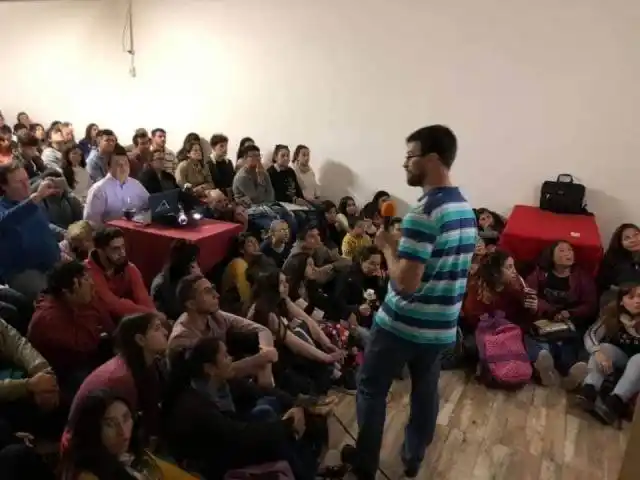 Charlas BePé digital: "Dinosaurios de la Argentina" por el Dr. Nicolás Chimento
