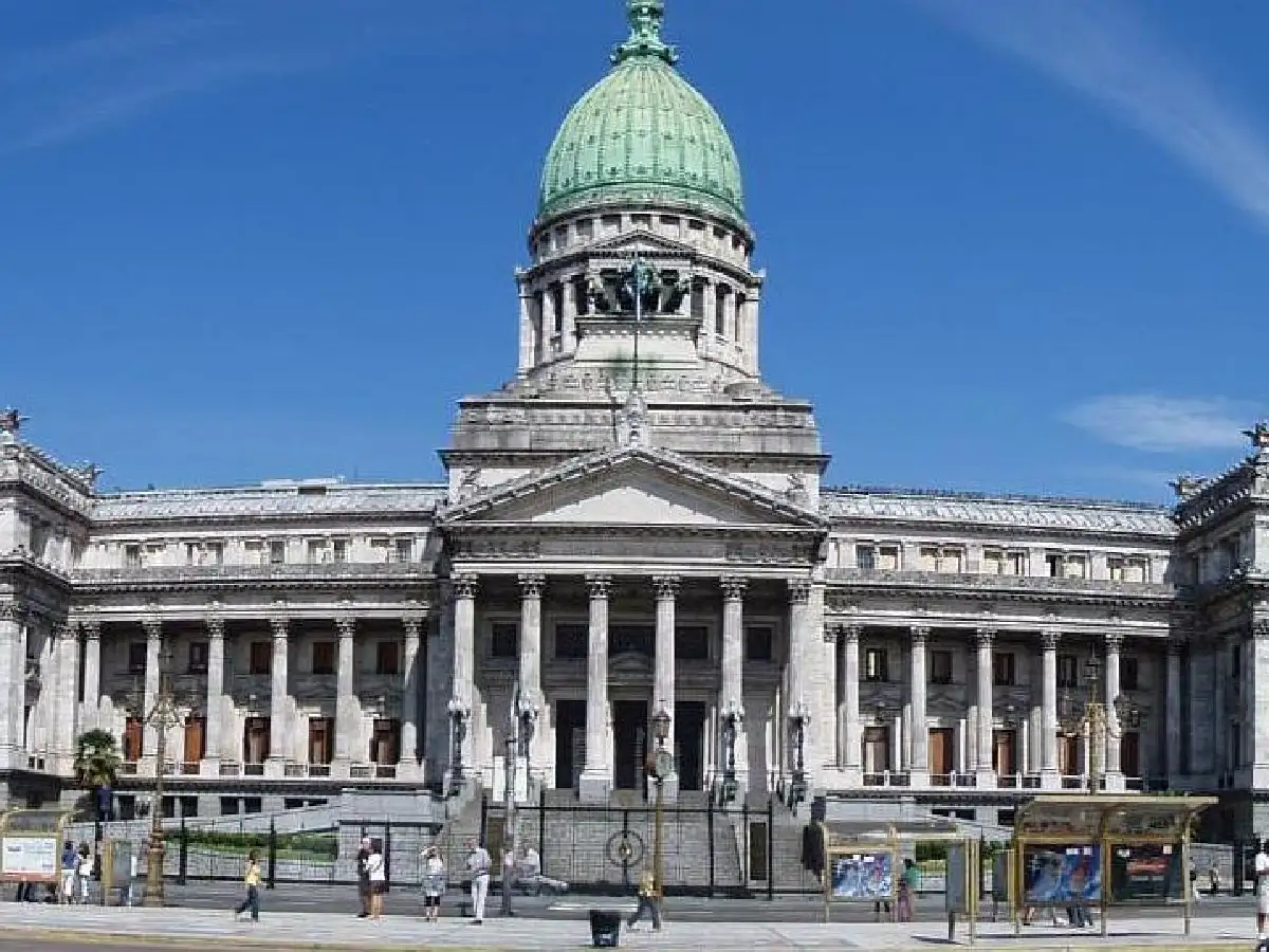 Ingresó al Congreso el "mega DNU" de reforma del Estado 