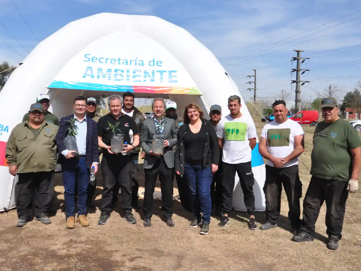Ambiente plantó mil árboles nativos en el Parque Industrial San Francisco