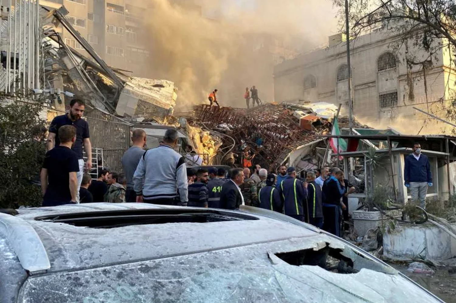 El bombardeo de edificios residenciales en Mazzeh y Qudsaya.