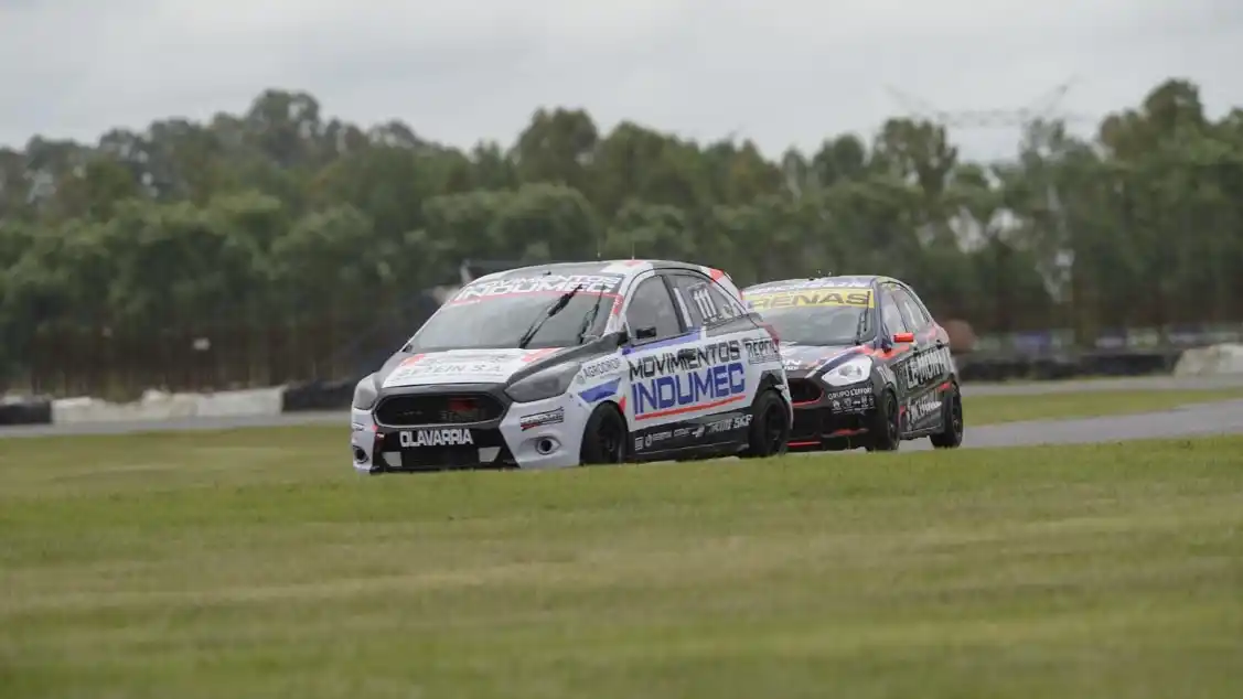 Melo, detrás de Gabriel Melian. (Foto web Turismo Pista).
