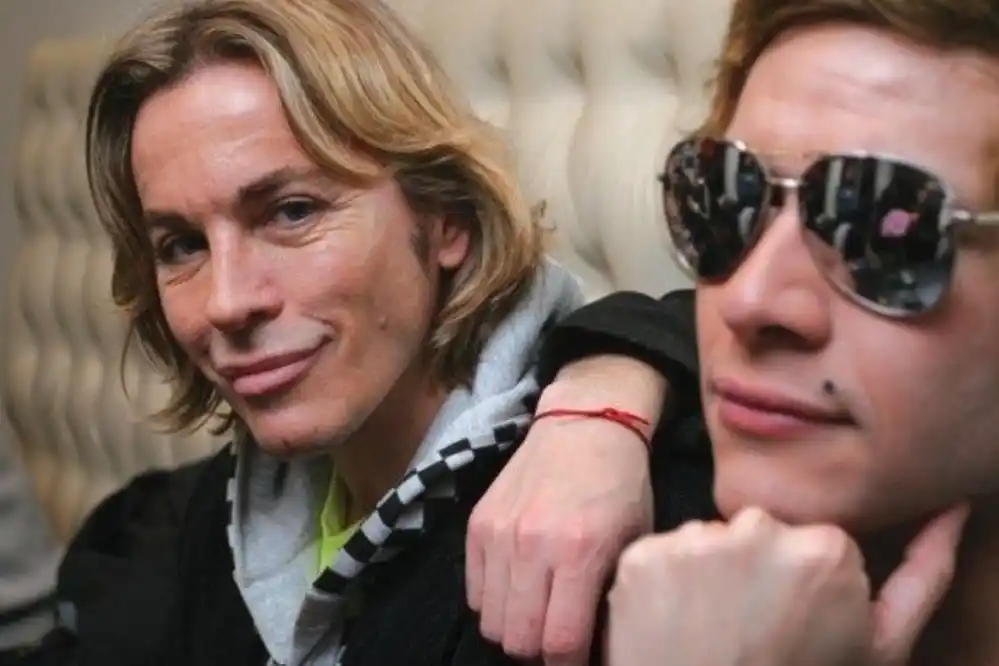 Guido Süller y Tomasito Süller celebran su casamiento en el registro civil de Escobar