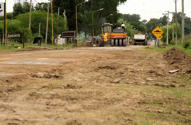 Comenzaron los trabajos de bacheo en el camino que une la ciudad con Ñandubaysal  