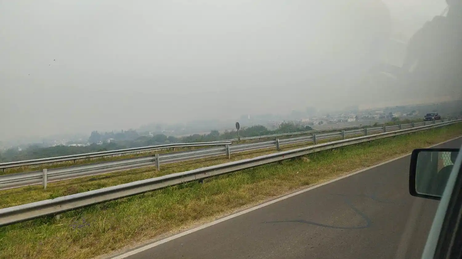 Advierten que hay visibilidad reducida por la presencia de humo