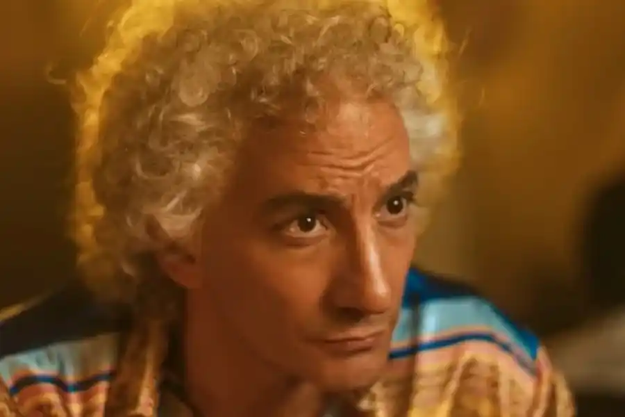 Juan Minujín en la piel de Guillermo Coppola