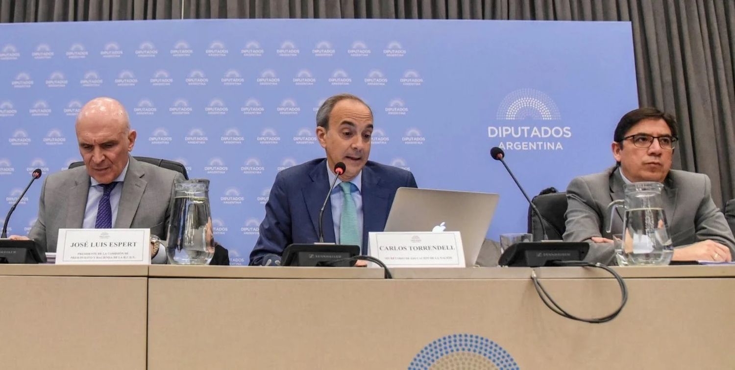 El secretario de Educación, Dr. Carlos Torrendell expuso junto al subsecretario de Políticas Universitarias en la Comisión de Hacienda, que preside José Luis Espert, en Diputados en el marco del debate del Presupuesto General de la Administración Nacional para el Ejercicio Fiscal del año 2025. Foto: HCDN.