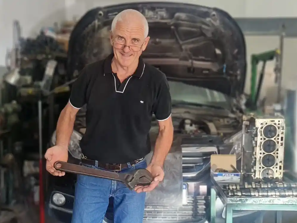 Legado familiar. De oficio mecánico, como su papá y su abuelo, de quien tiene herramientas en su taller