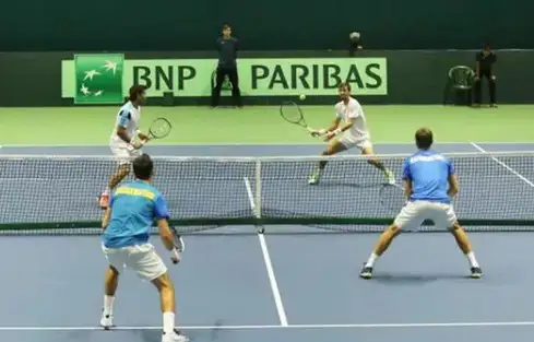 Copa Davis: Argentina perdió en el dobles y está abajo en la serie