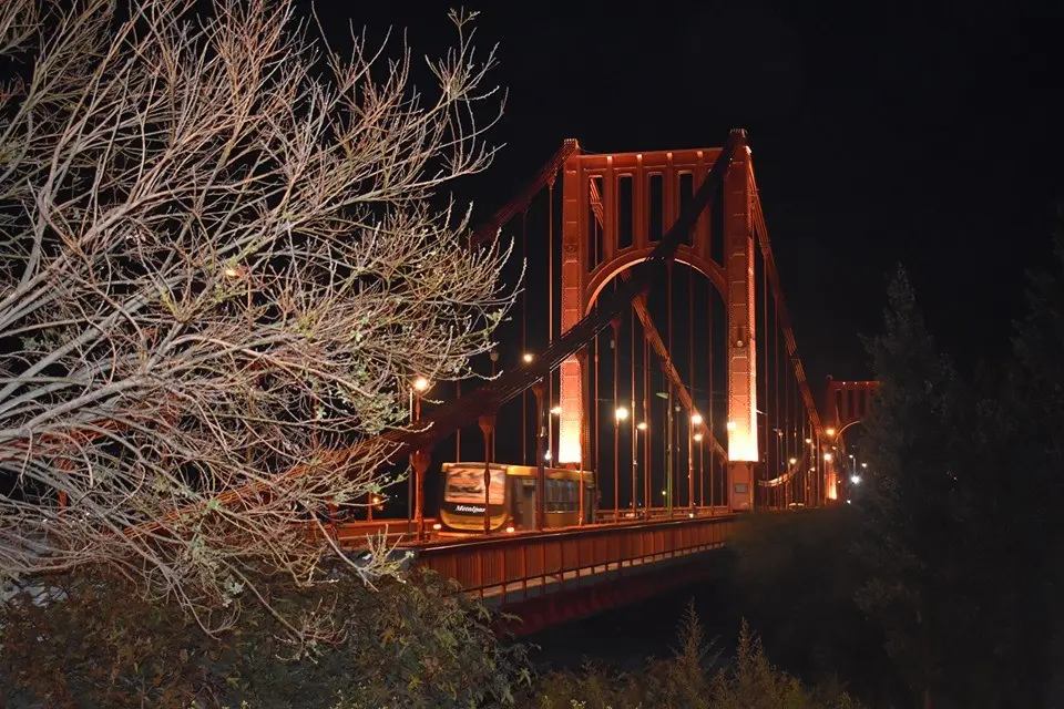 El Puente Colgante cumple años, y te mostramos las mejores fotos que se le han tomado