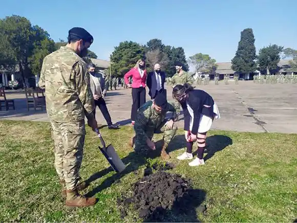 CARU entregó 250 árboles nativos en Rosario del Tala