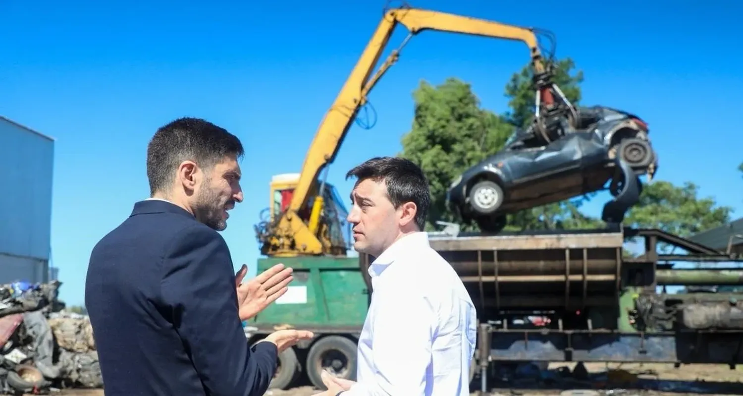 Autos, autopartes y motos desintegrados en las dependencias de Aprad en Santo Tomé. Foto: Gobierno de Santa Fe.