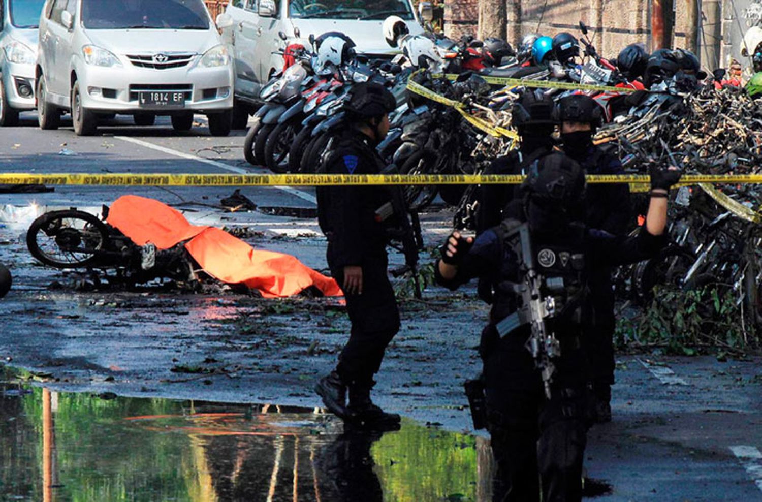 Al menos once muertos en ataques contra iglesias en Indonesia