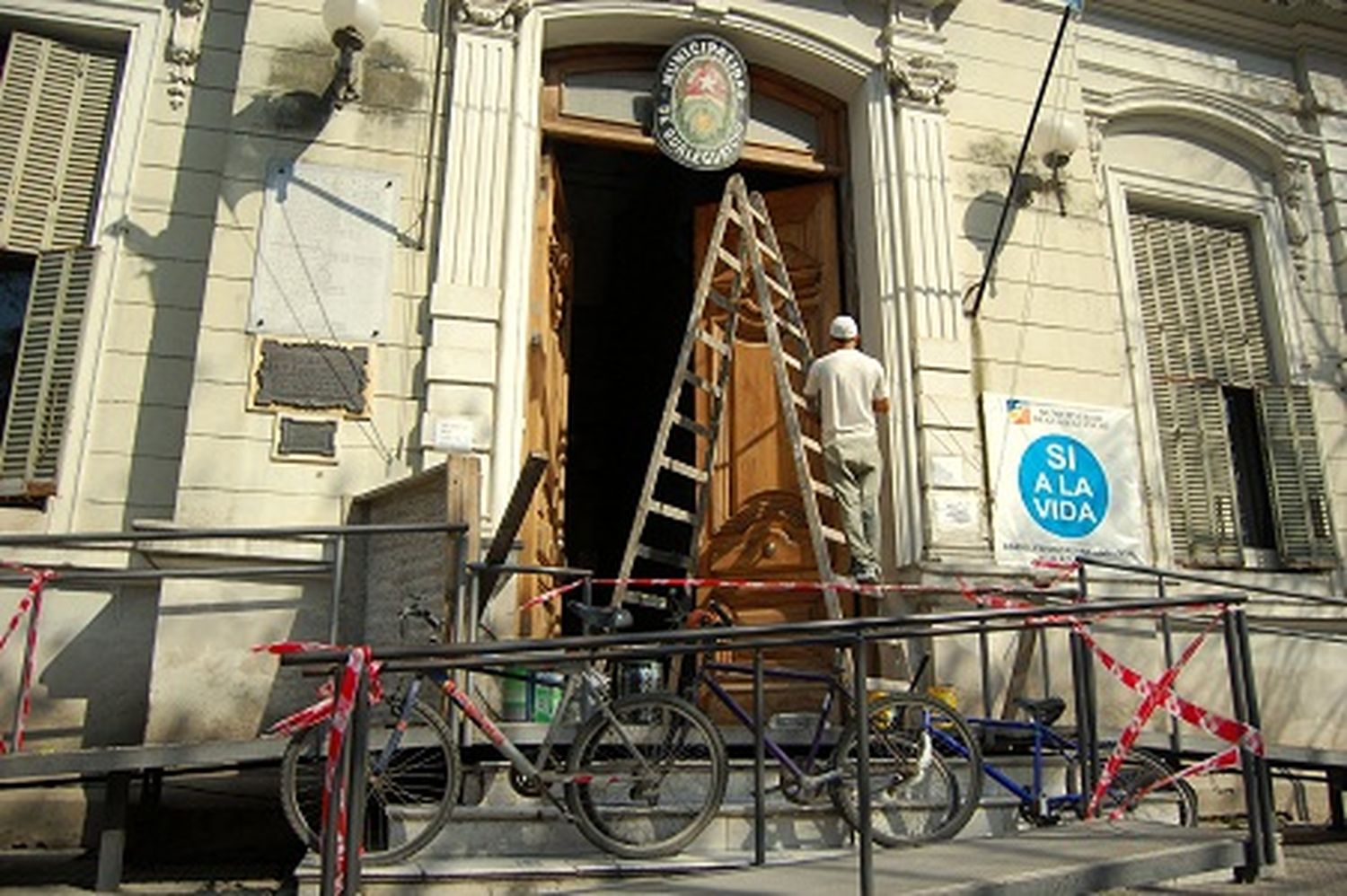 Con la restauración del frente, comenzó la puesta en valor de la Municipalidad