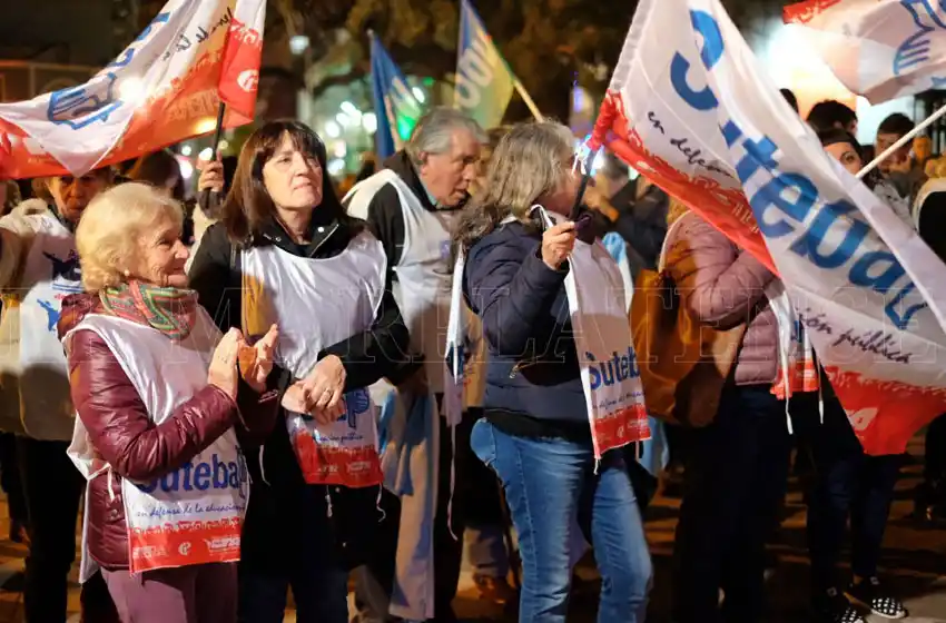 Continúa el paro docente y se espera una masiva movilización