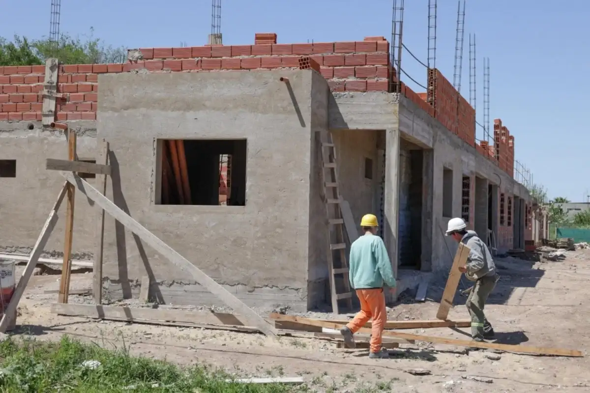 Los costos de construir y los precios de los terrenos dificultan el acceso a la casa propia
