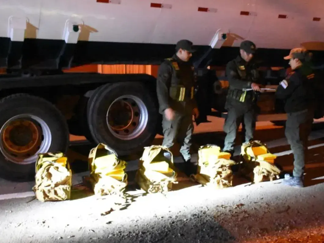 Secuestraron 388 kilos de cocaína ocultos en camiones cisterna sobre la ruta 34