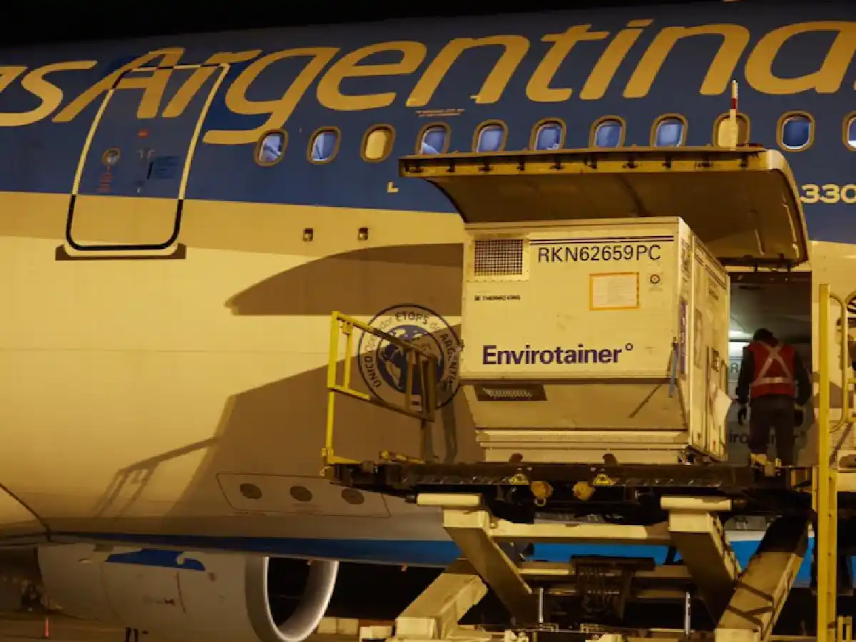 Parte un nuevo vuelo de Aerolíneas Argentinas para traer más de vacunas Sinopharm 