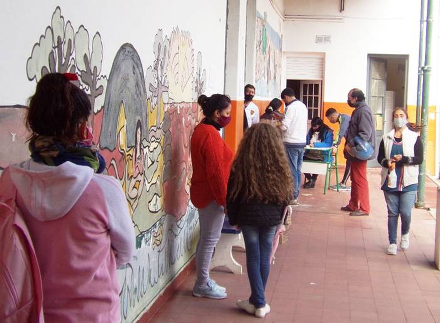 Asistencia alimentaria y educativa  en la Escuela Benito Garat