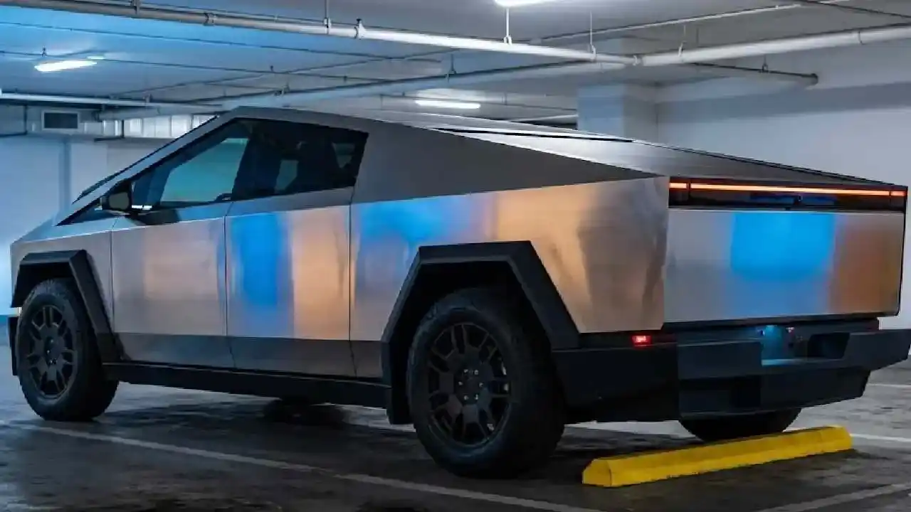 Un diputado de La Libertad Avanza llegó al Congreso con una Tesla valuada en más de 200.000 dólares