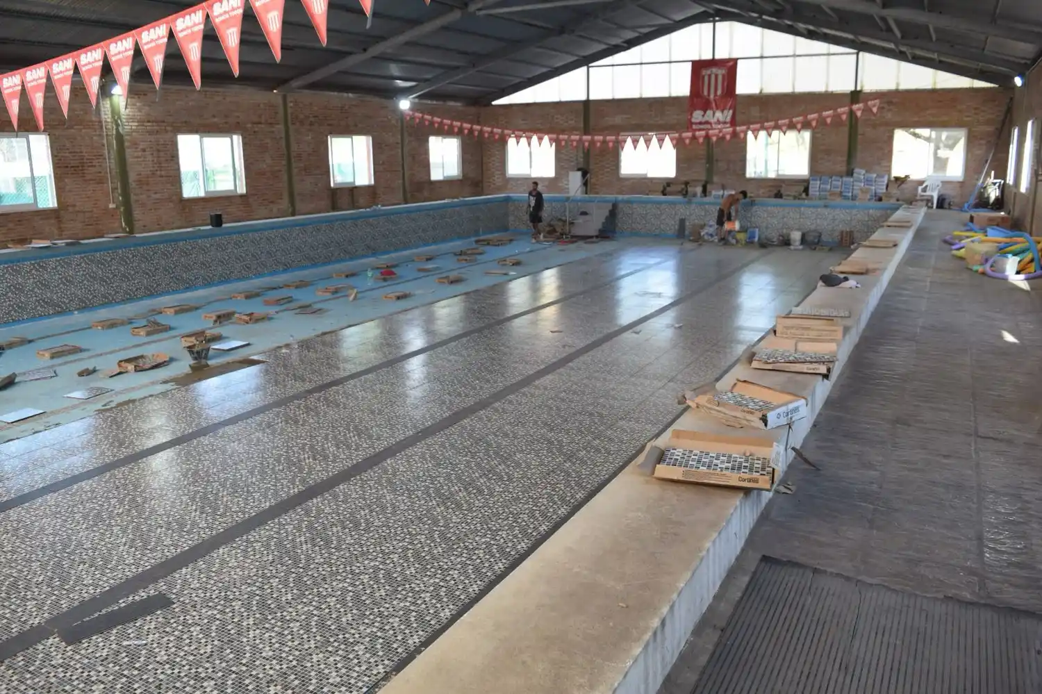 Refacciones en la pileta climatizada