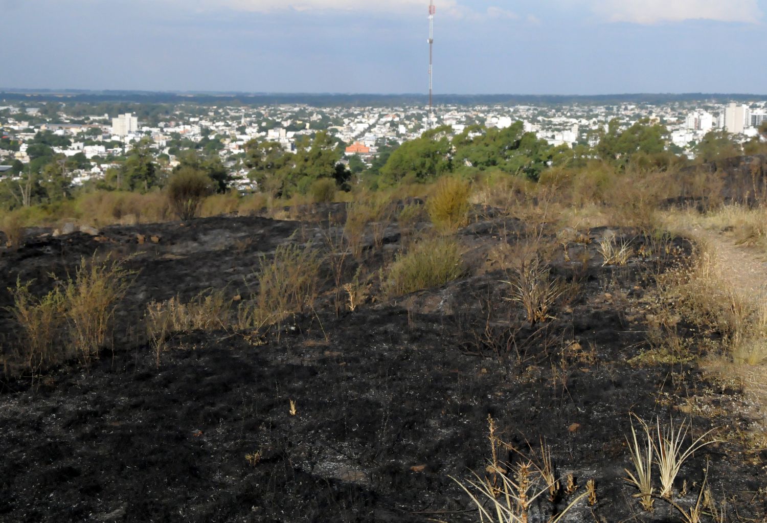 Bomberos sofocaron un incendio en Villa Laza