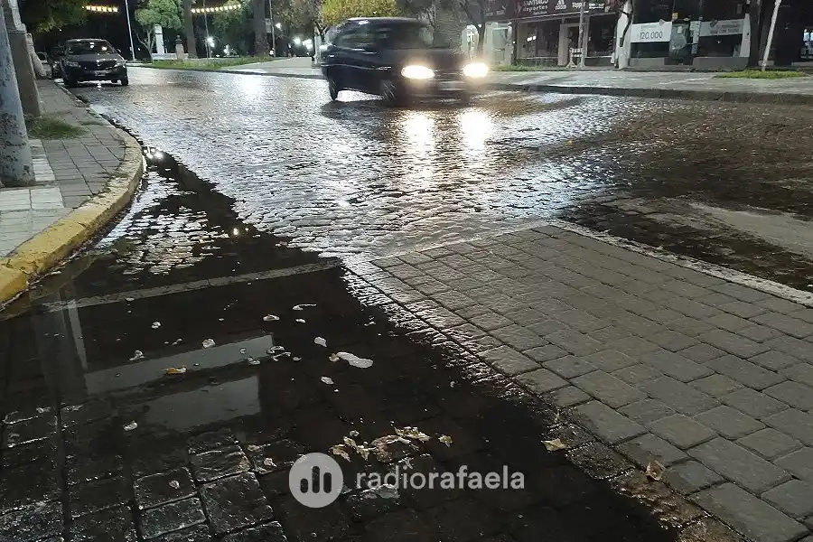 Otra vez, el día comienza lloviendo: ¿cómo seguirá el resto de la jornada?