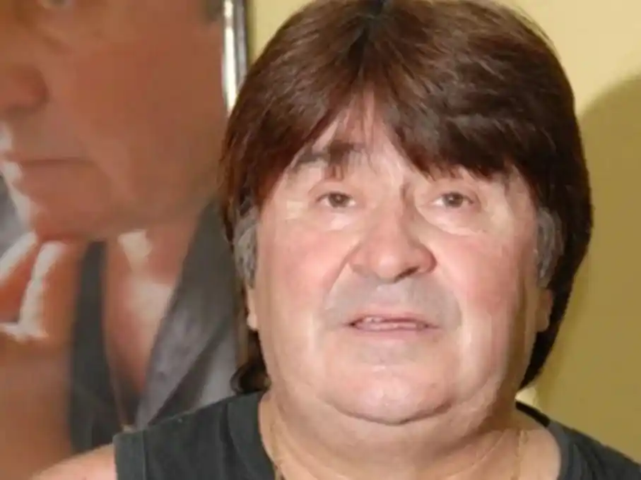 Ramón Mendizábal, ex cantante de "Los Alfiles", falleció a los 74 años.