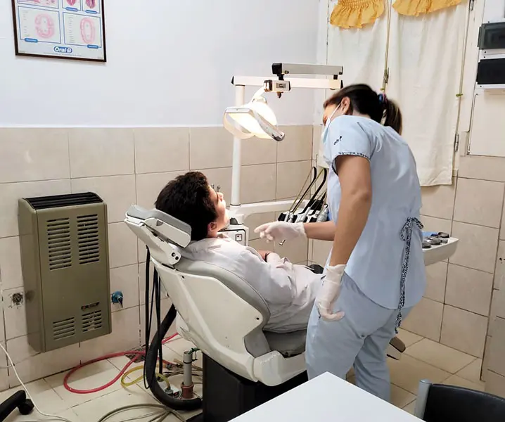 Realizan controles de salud a chicos en escuelas primarias