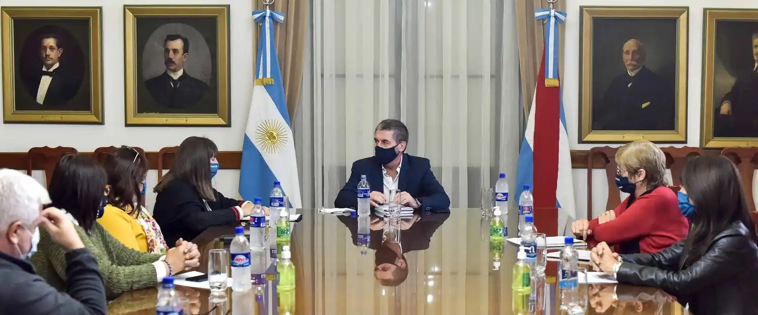 El gobierno provincial dialoga con UPCN y ATE previo a paritarias